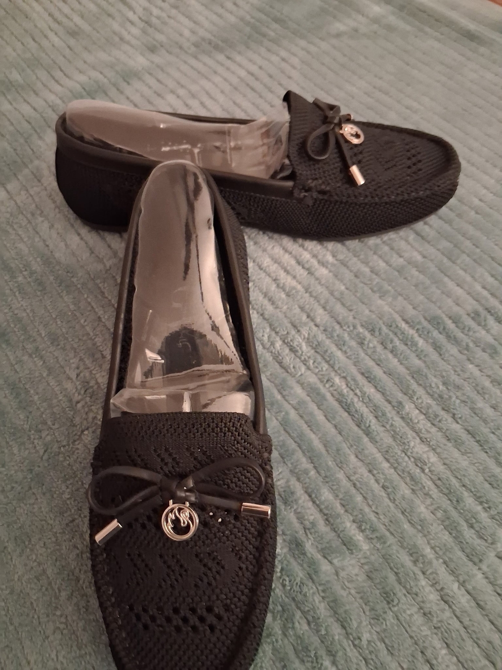 Gloria Vanderbilt Black Knit Slip-On Loafers with Bow and Charm